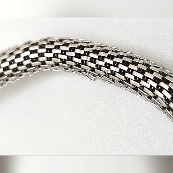 ๐ข3/$19๐ข GUESS Set of 2 Matching Mesh Stretch Silver Bracelets - Picture 5 of 7